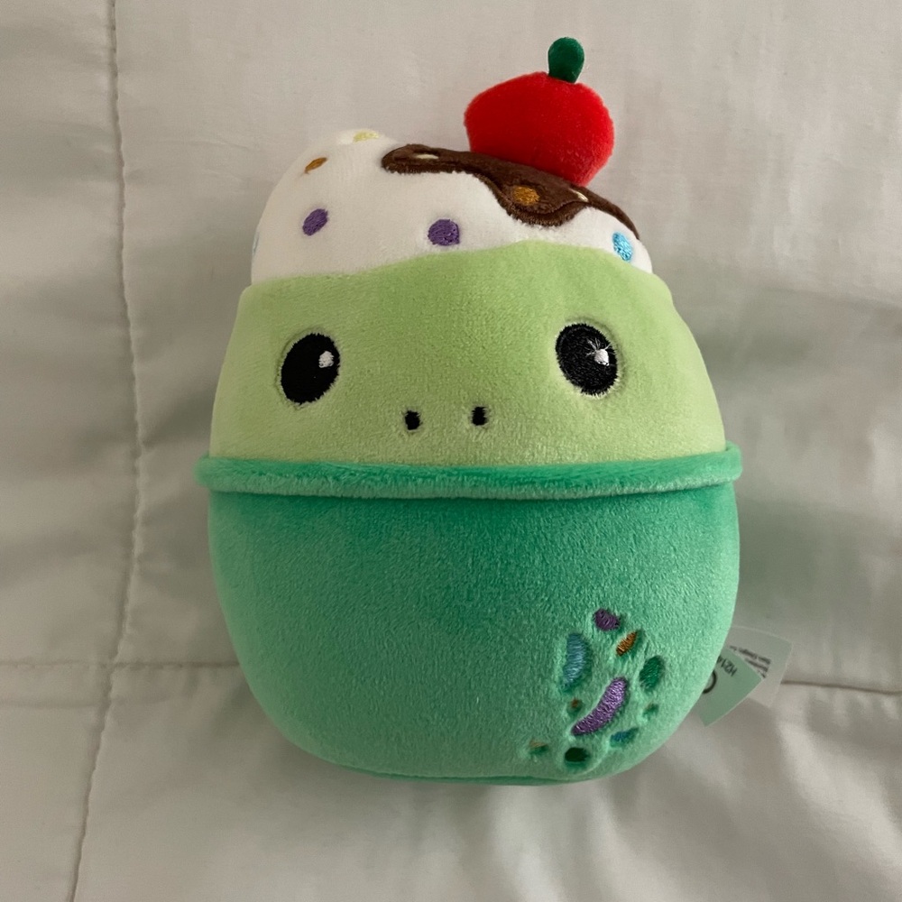 Pickle 🥒🧁 Series 2 Moriah Elizabeth Mystery Dessert Plush NWT (new in box)